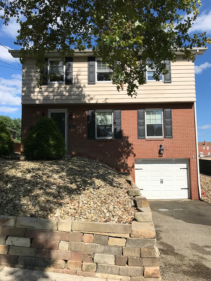210 N Highland Ave photo 1