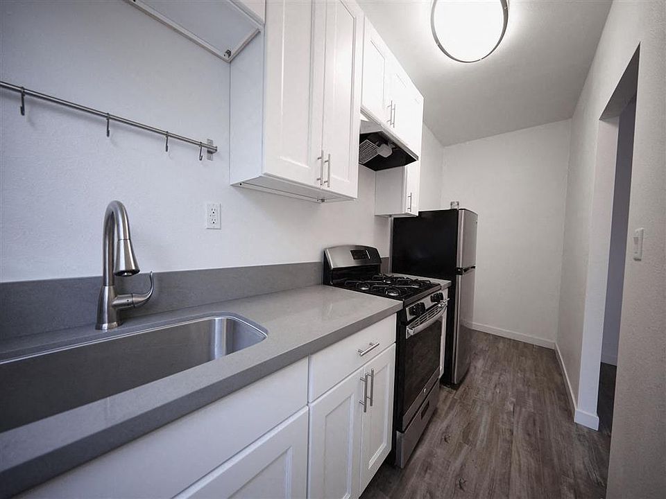 1st image of 719 N Heliotrope Dr #2514498