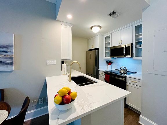 2nd image of 105 W Oglethorpe Ave #1