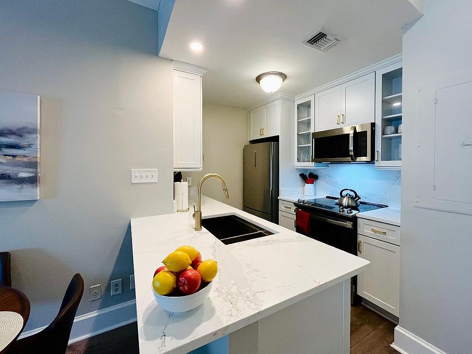 1st image of 105 W Oglethorpe Ave #405