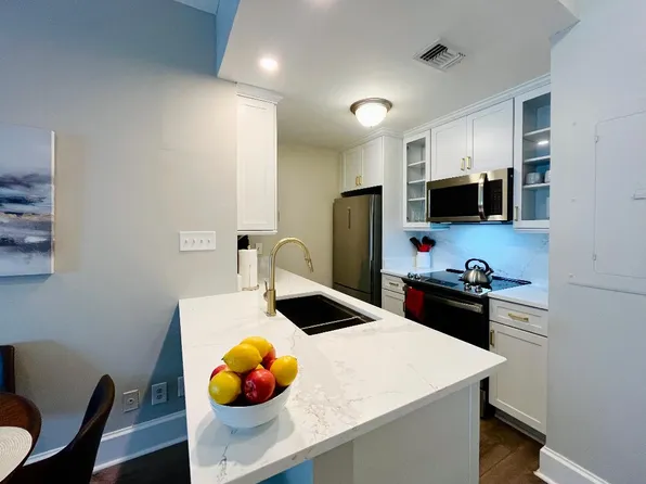 105 W Oglethorpe Ave #405, Savannah, GA 31401