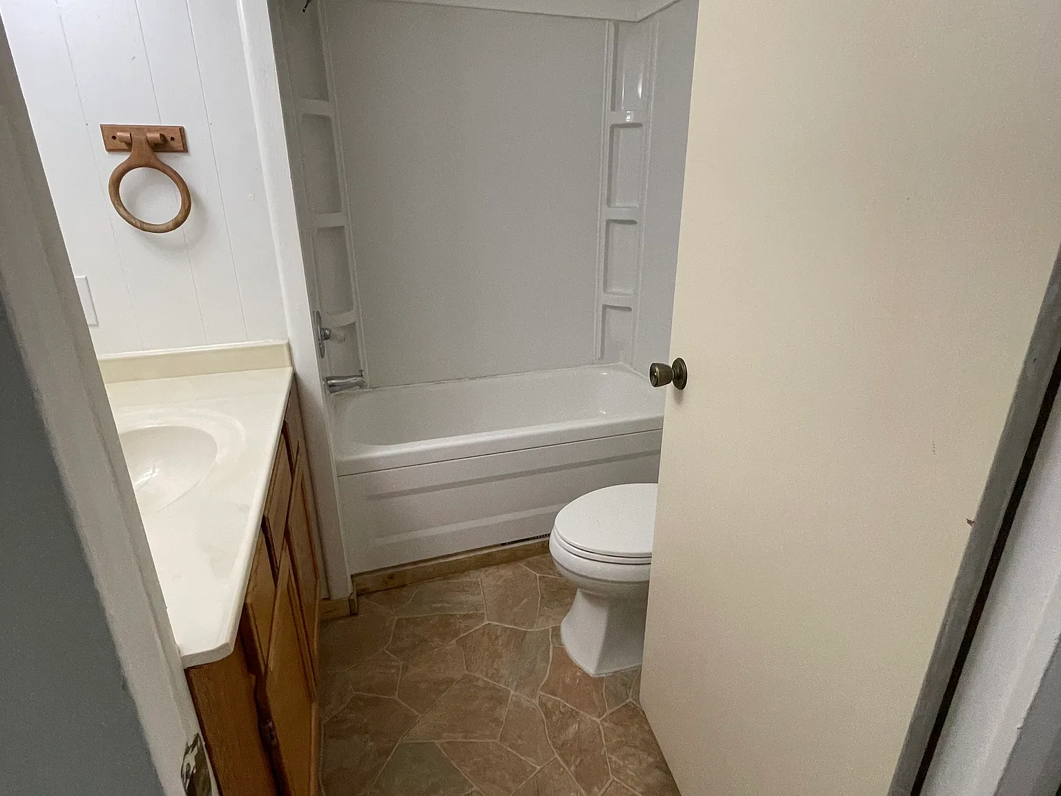 2 bed, $1,000 — Photo 4