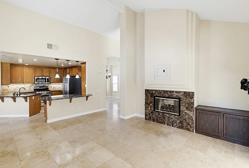4 bed, 2160 sqft, $5,200 — Photo 3