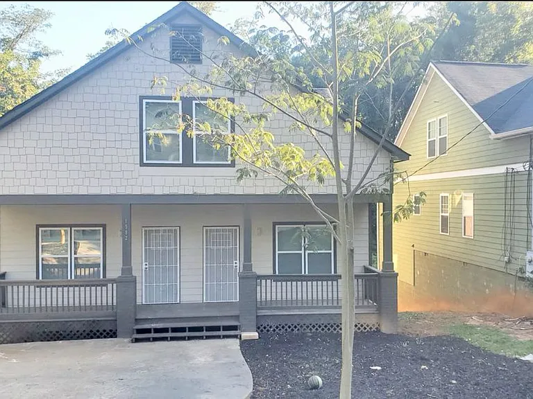 1982 Lois Pl NW #B — Photo 1