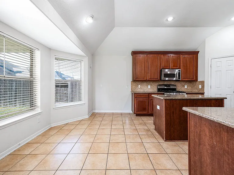 7814 Rocky Peak Ln — Photo 12