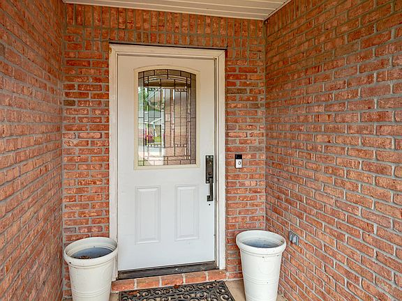 5th image of 6933 Pinehurst Dr