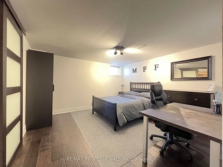 2504 Donnavale Dr — Photo 32