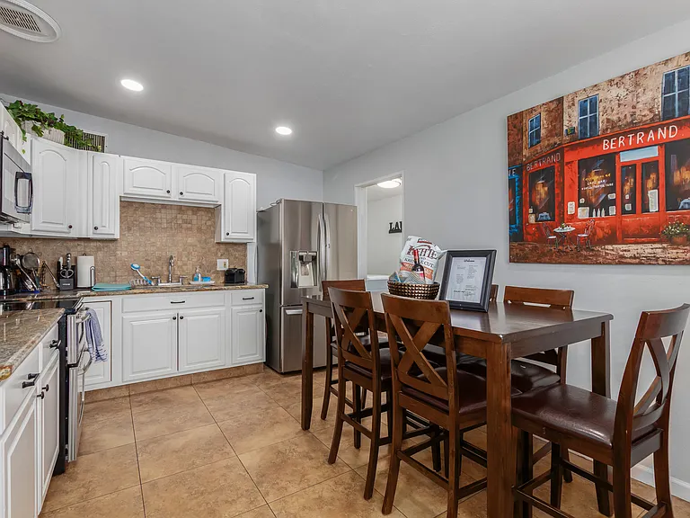 2844 E Blanche Dr — Photo 16
