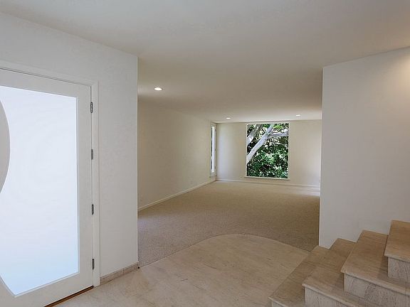 3rd image of 1909 N Beverly Dr
