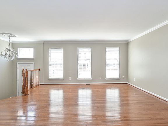 4th image of 4639 Carisbrooke Ln