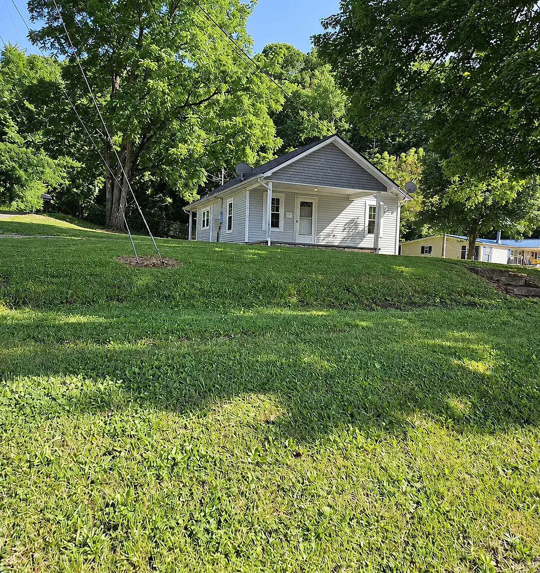 3 bed, 816 sqft, $1,250 — Photo 1