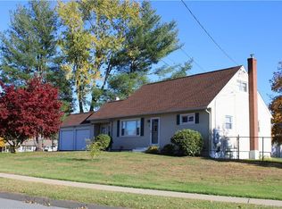 94 Brett Ln, Enfield, CT 06082