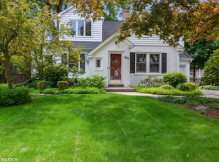 2011 Fir St, Glenview, IL 60025