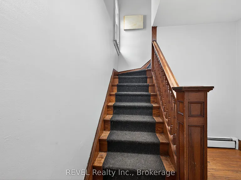 228 Dufferin St #2 — Photo 4