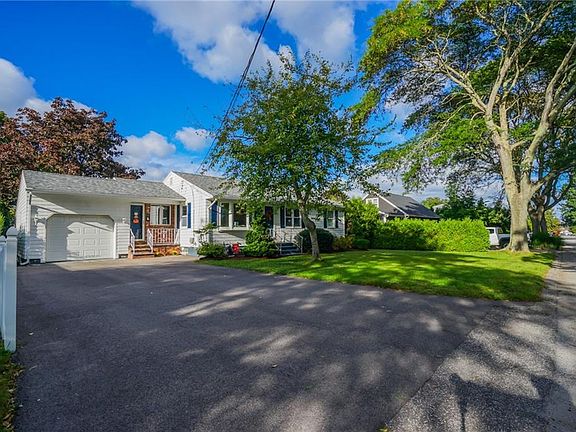 3rd image of 17 Academy Ave