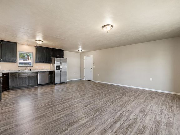 5th image of 402 S B Ave
