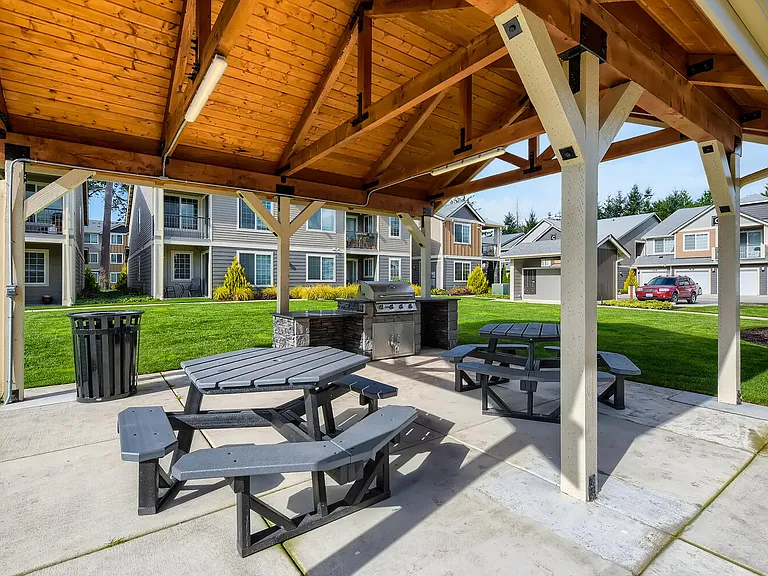 The BBQ & Picnic Area at 5100 Summit Apartments