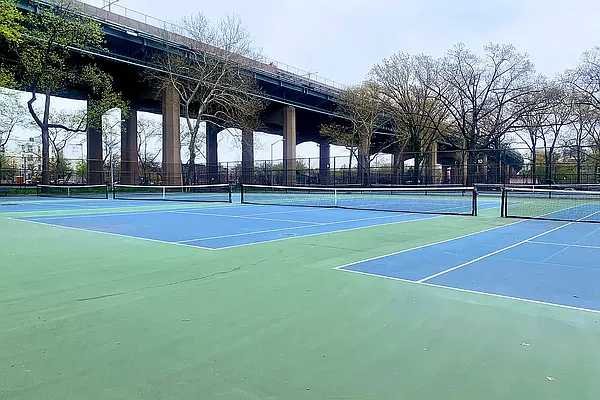 Sold by Daniel Gale Sotheby's International Realty | media 31