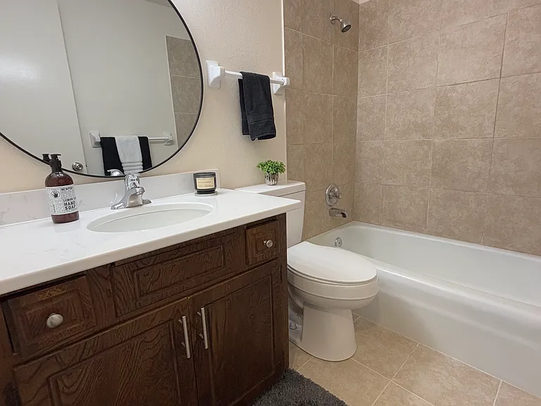 2727 S Sterling Ave #G — Photo 12
