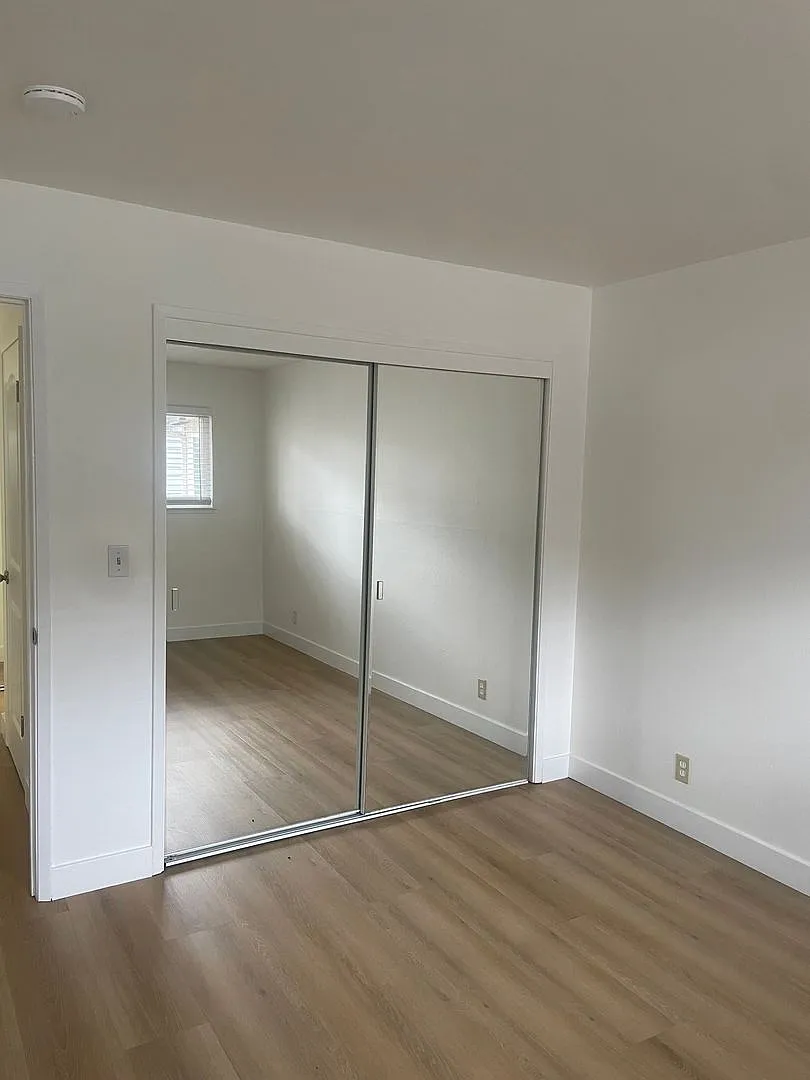 0536 - Hillsdale Ave. 845 — Photo 4