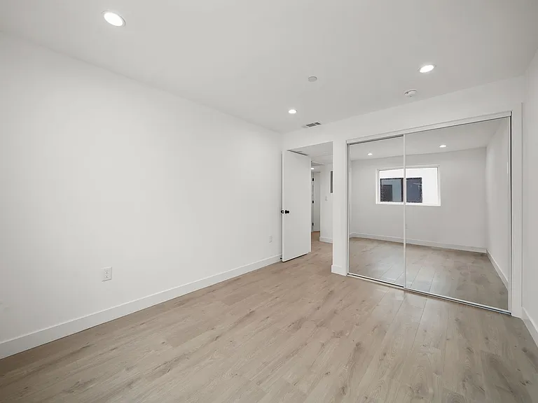 171 S Hoover St — Photo 45