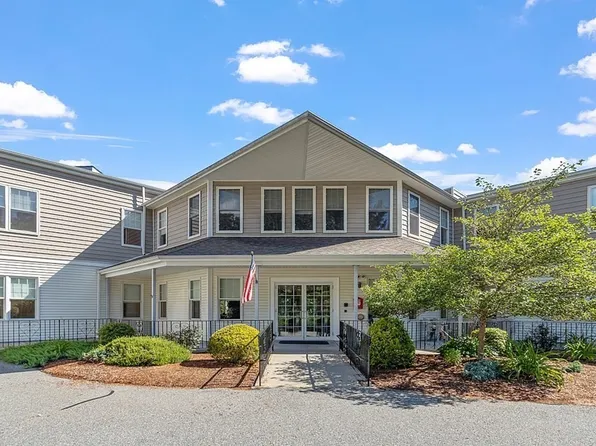 63 Central St APT 213, North Reading, MA 01864