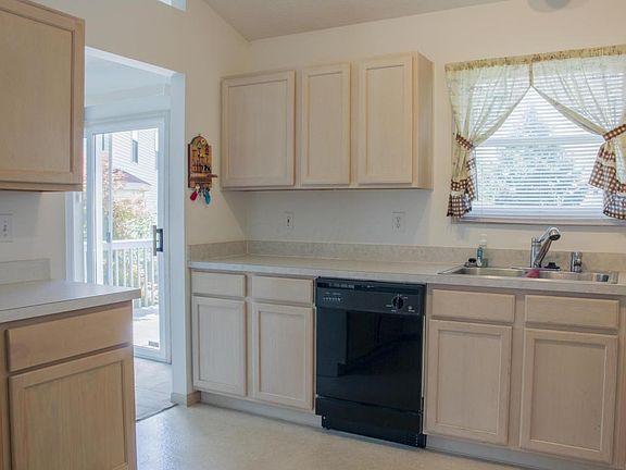 5th image of 1143 Greeley Dr