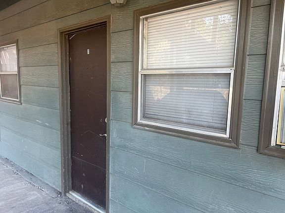 3rd image of 1117 W 4th St