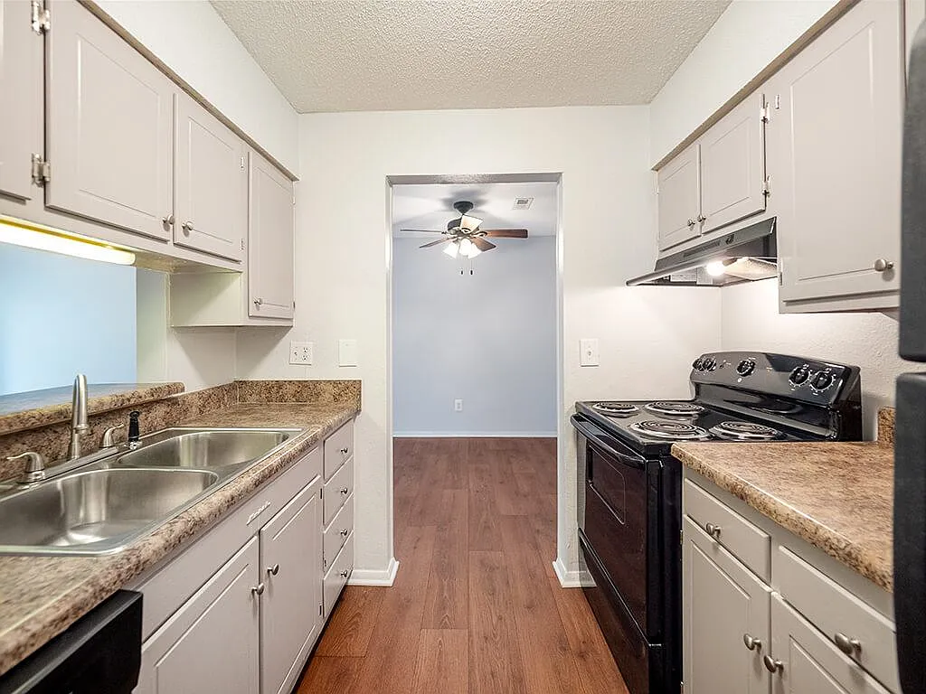 Willow Run Apartments — Photo 1