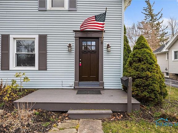 5th image of 208 W 7th St