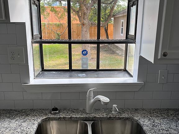 4th image of 130 Winewood Dr