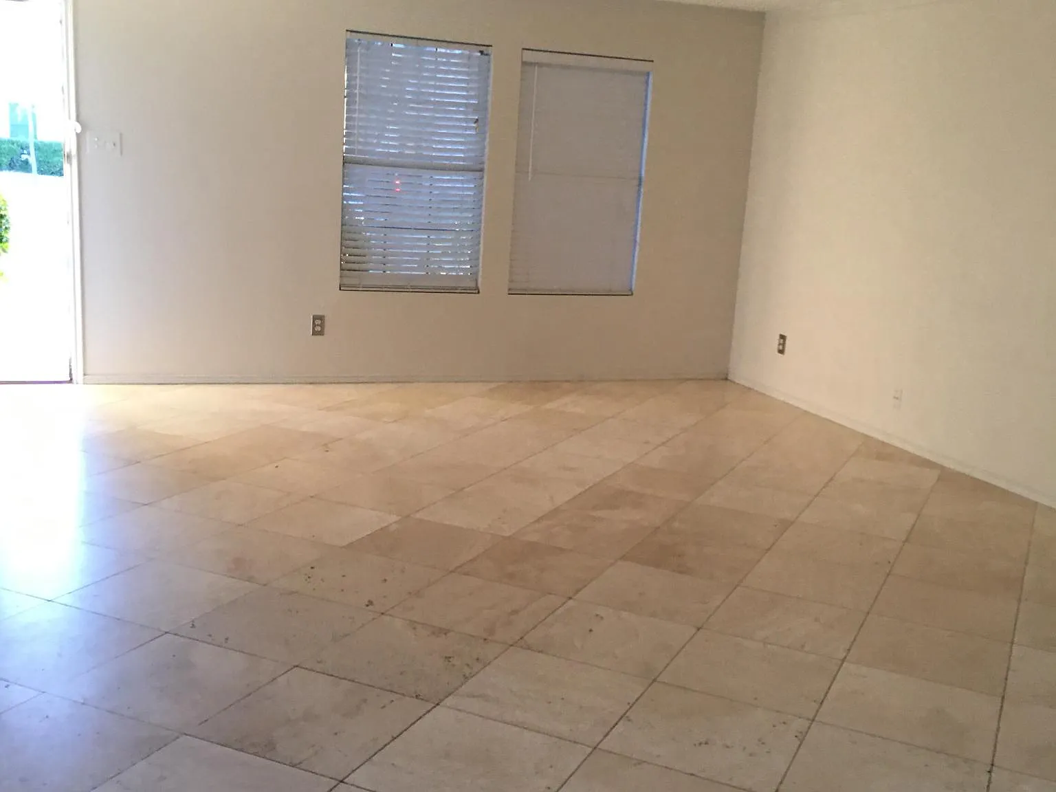 3 bed, 1860 sqft, $1,900 — Photo 2