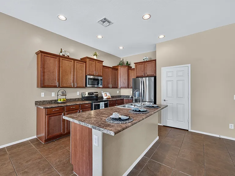 16864 W Hammond St — Photo 40