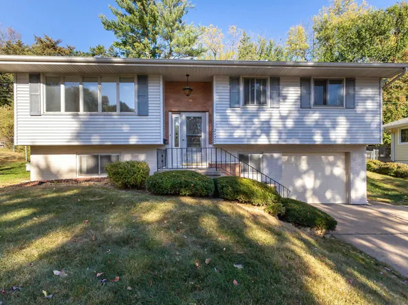 2175 Orchard Dr, Dubuque, IA 52001