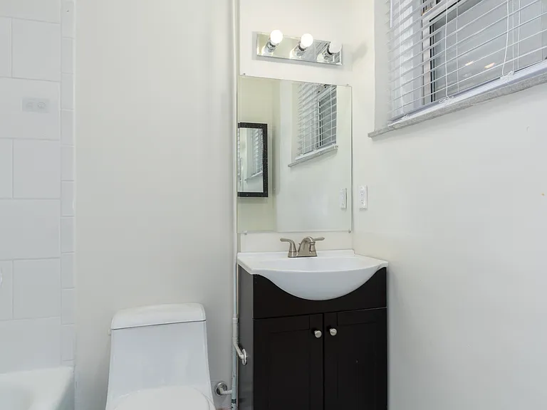 6300 N Rosebury Ave #1N — Photo 8