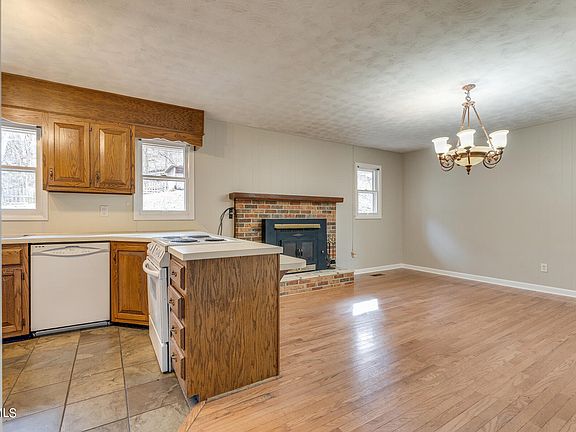 5th image of 4637 Woodcliff Dr
