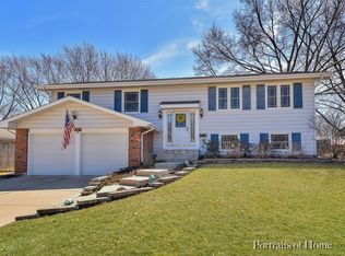 21W551 Buckingham Rd, Glen Ellyn, IL 60137