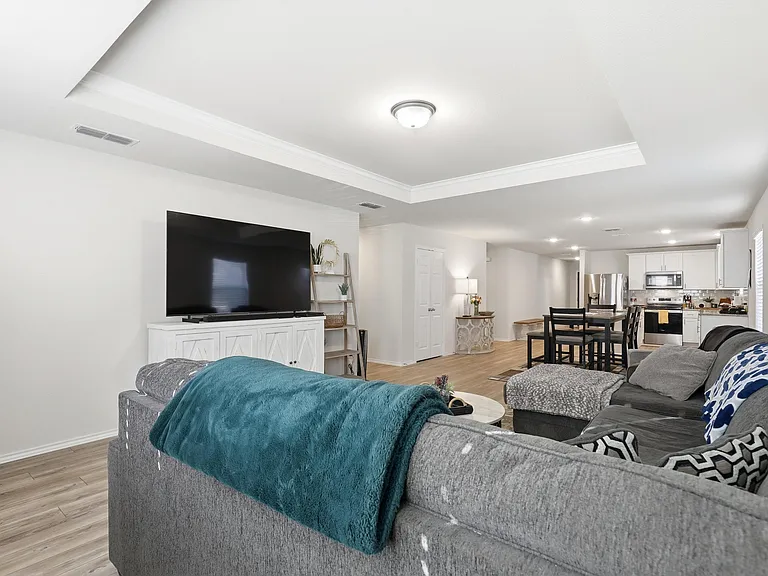 10101 Newtown Dr — Photo 7
