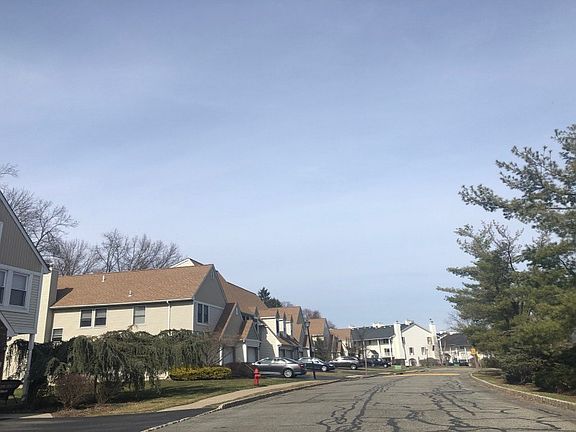 4th image of 33 Heritage Ln #705