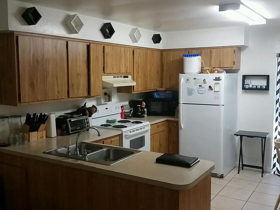 2nd image of 1040 NE 8th St