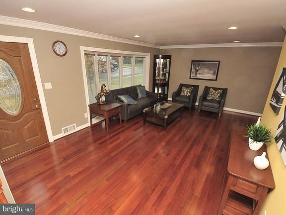 4th image of 7461 Madeira Pl