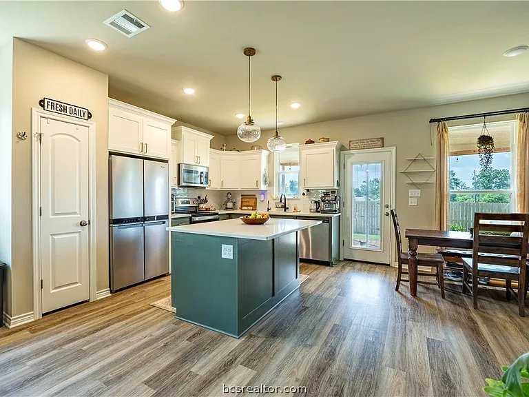 2390 Lightfoot Ln — Photo 3