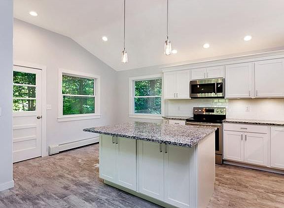 5th image of 8 Walden St
