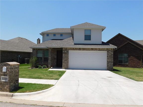 2nd image of 1320 Lauren Ln