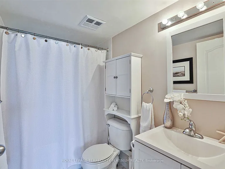 25 Grenville St #1801 — Photo 12