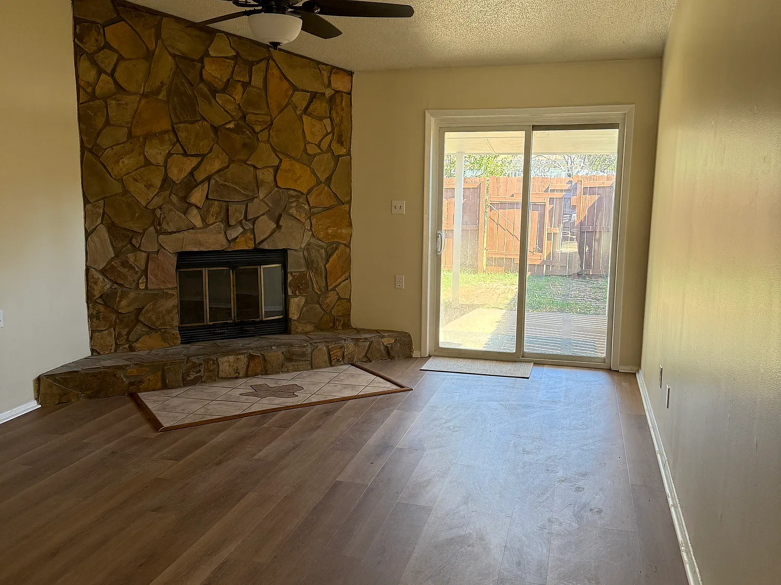 3 bed, 1246 sqft, $1,300 — Photo 2
