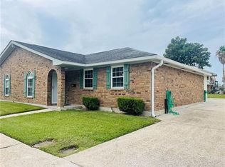 700 Deerfield Rd, Gretna, LA 70056