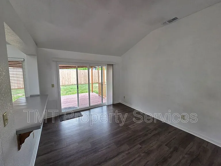 2234 Wall St — Photo 44