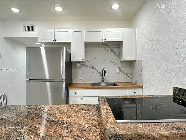 2220 Charleston St #2 — Photo 6
