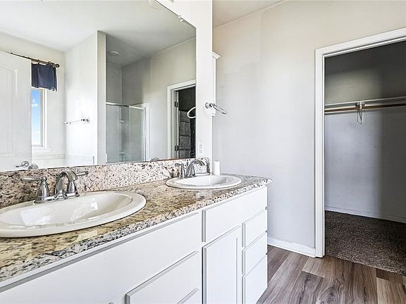 5th image of 129 Lakeshore Vlg S